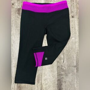 VICTORIA SECRET 🌸SPORT -CROP Black and Pink Leggings